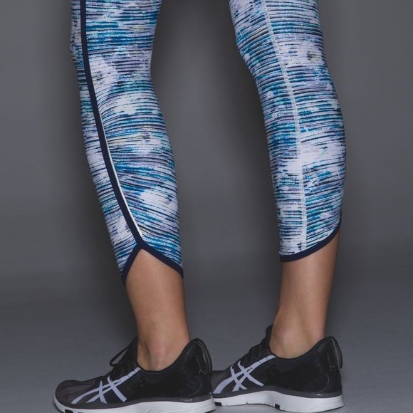 Lululemon Real Quick Tight Blurry Belle Multi / Hero Blue | 8 - Picture 6 of 15